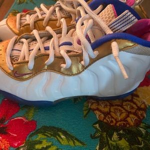 Foamposates white,blue, gold and pink